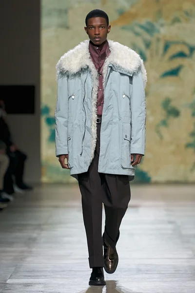 Look 1